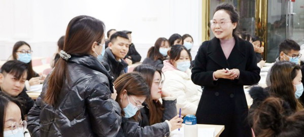 镇安 专家指导+名师授课+培优补弱+日清月结的教学模式