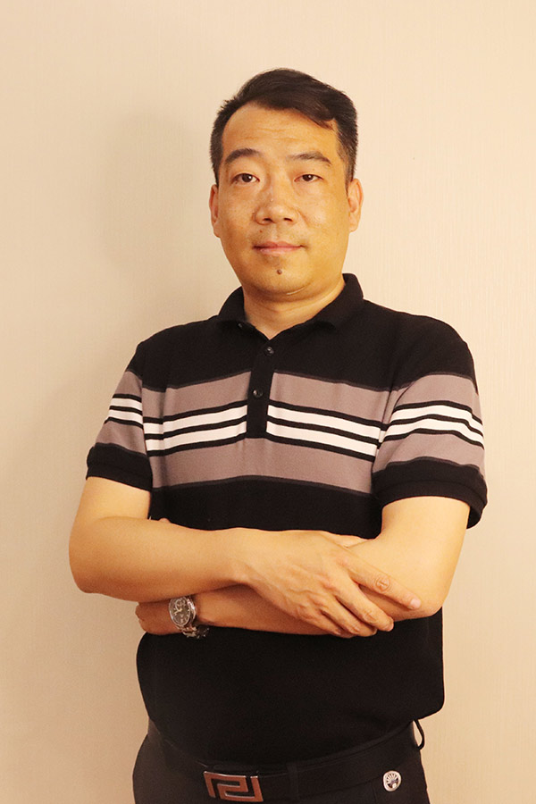 镇安冯少坤 本科学历,毕业于陕西师范大学