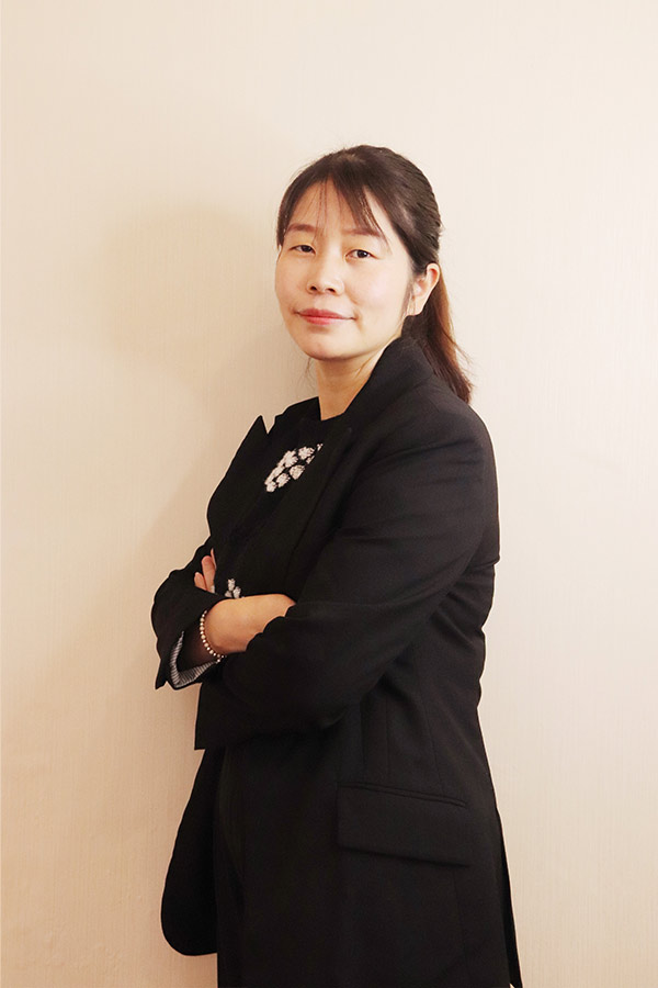 镇安吕瑶 本科学历,毕业于陕西师范大学