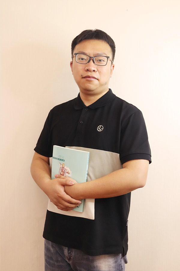 镇安杨斌 本科学历，毕业于西安航空学院